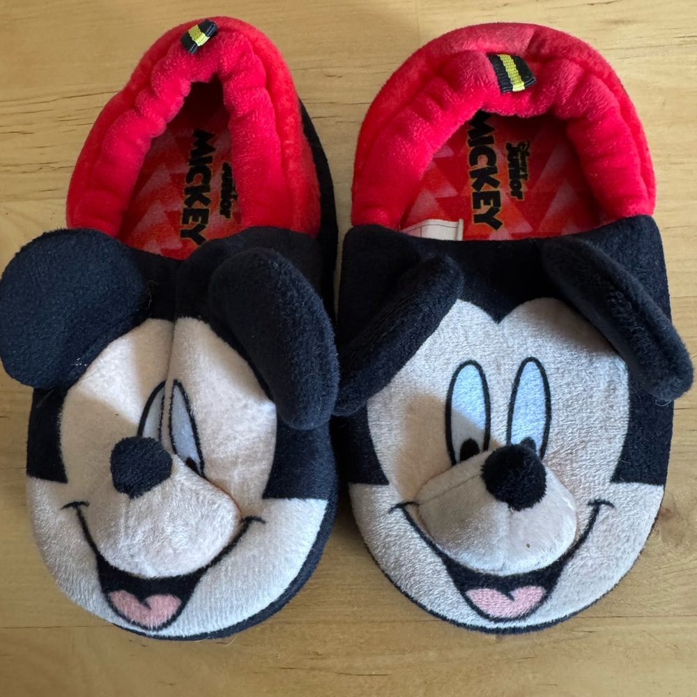 Disney Mickey Mouse Plush Slippers kids size 9/10